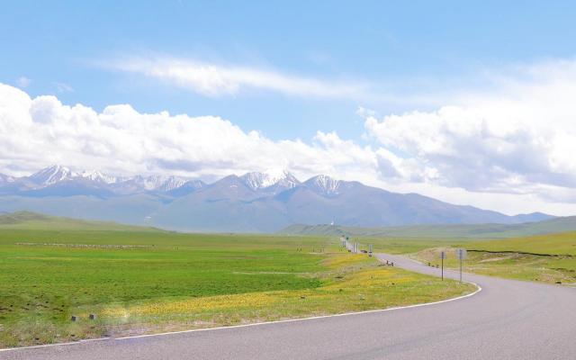 烏魯木齊集合全景獨(dú)庫(kù)+南疆10日自駕游：巴音布魯克草原-天山神秘大峽谷-沙漠公路-喀什古城-香妃園-