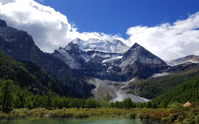 武漢出發(fā)稻城亞丁8天自駕游：丹巴甲居藏寨-雅拉雪山-稻城亞丁8天自駕游